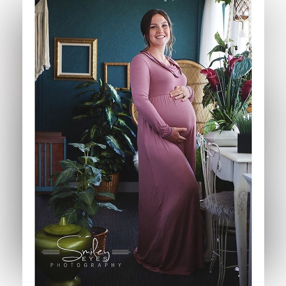 NWT Maternity Gown Casual or Photography S-L​​